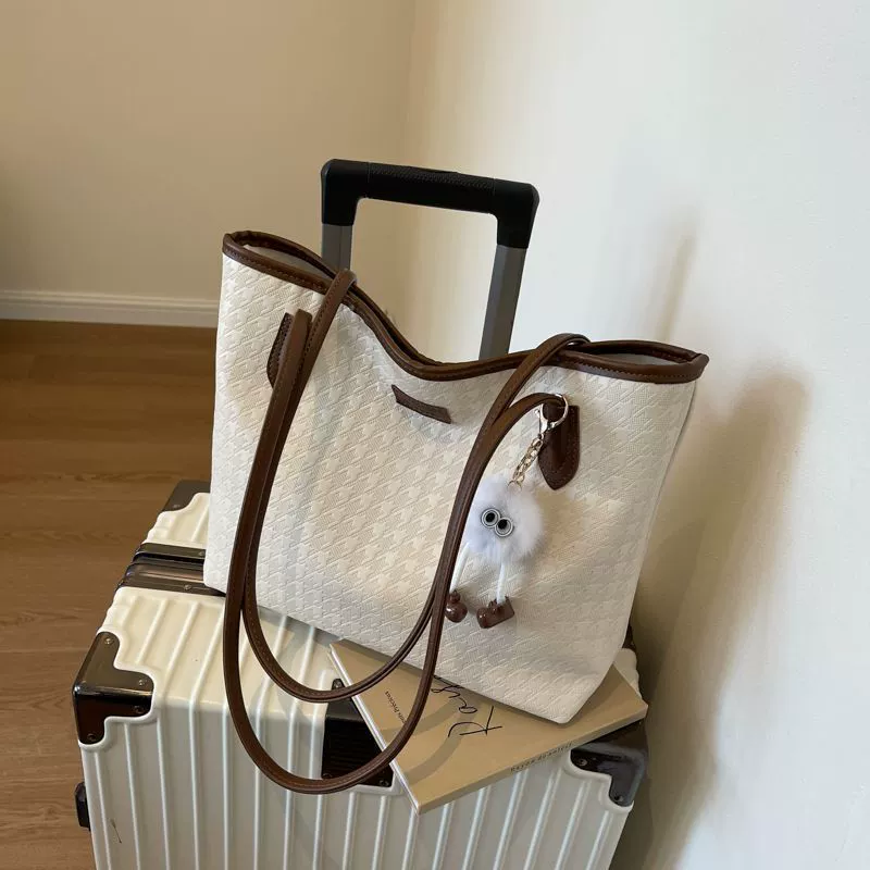 Capacious shoulder bag, one-shoulder bag for leisure, for students