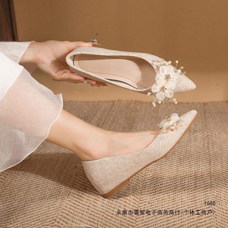 Wedding shoes, Xiuhe style bridal shoes, dual-use single shoes, new model, comfortable for the feet, chunky heel, bridal shoes, French-style bridesmaid high heels for women Wedding shoes, Xiuhe style bridal shoes, dual-use single shoes, new model, comfortable for the feet, chunky heel, bridal shoes, French-style bridesmaid high heels for women