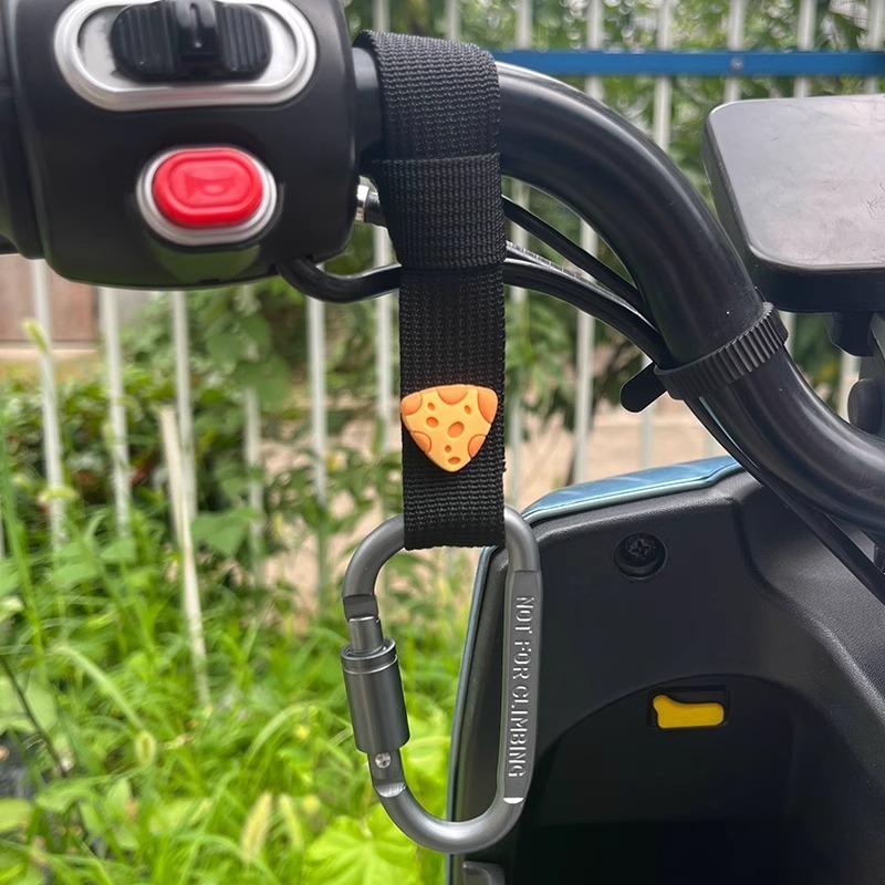 電動車は穴を開けないで強力にオートバイの専用万能フックの前に通用する多機能ヘルメットのフックを掛けます。|undefined