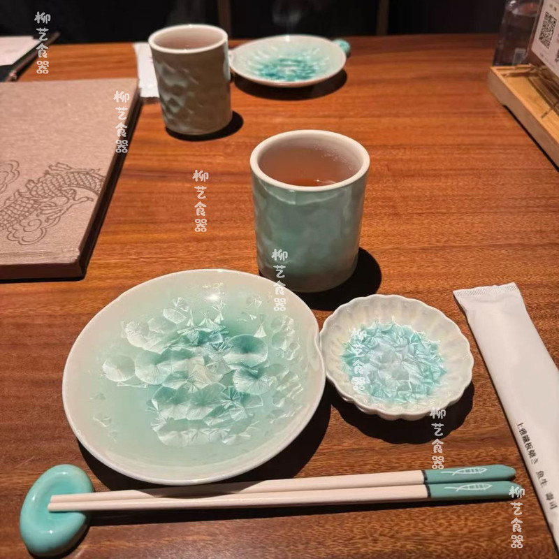 Japanese cuisine ceramic tableware set of three: bone dish, sauce dish, soy sauce dish, tea cup, sushi and sashimi platter Japanese cuisine ceramic tableware set of three: bone dish, sauce dish, soy sauce dish, tea cup, sushi and sashimi platter