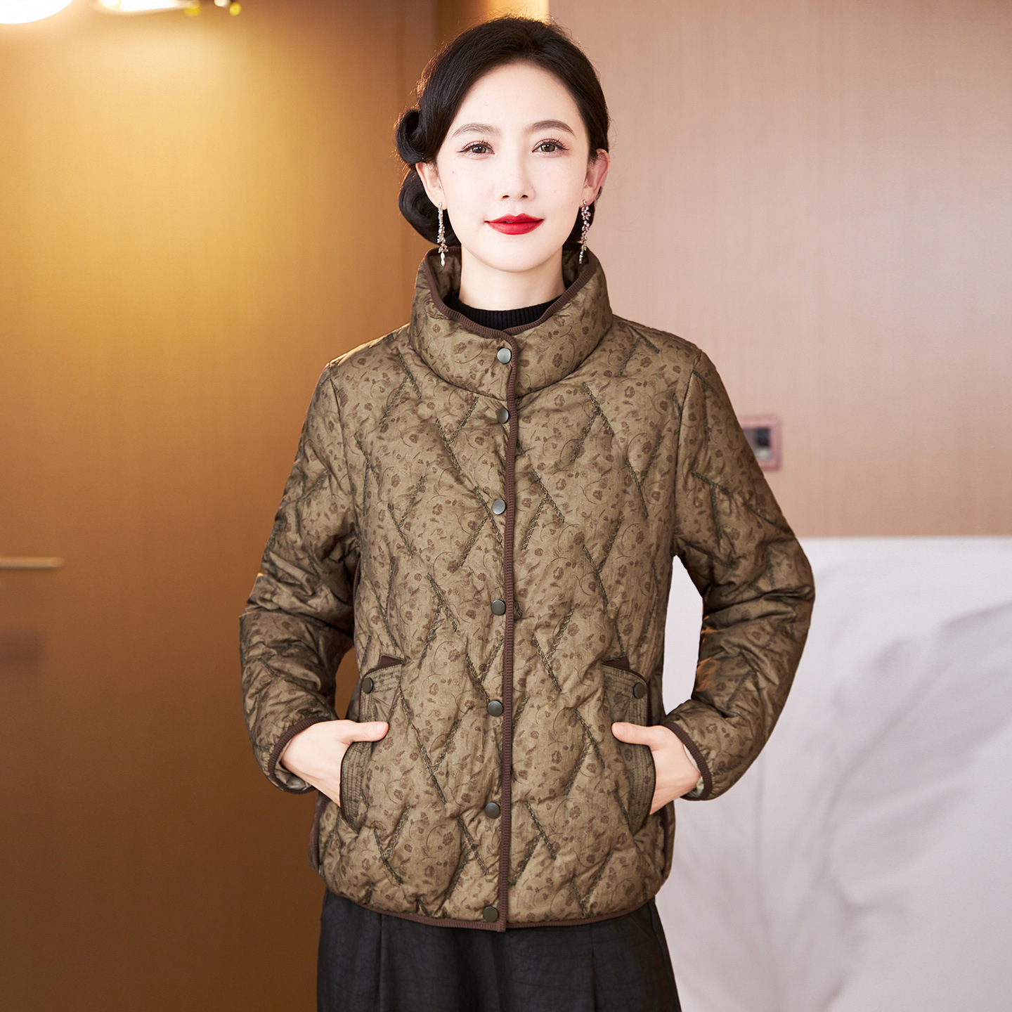 妈妈装冬装印花羽绒服女加厚保暖高货中年时尚单排扣立领羽绒外套