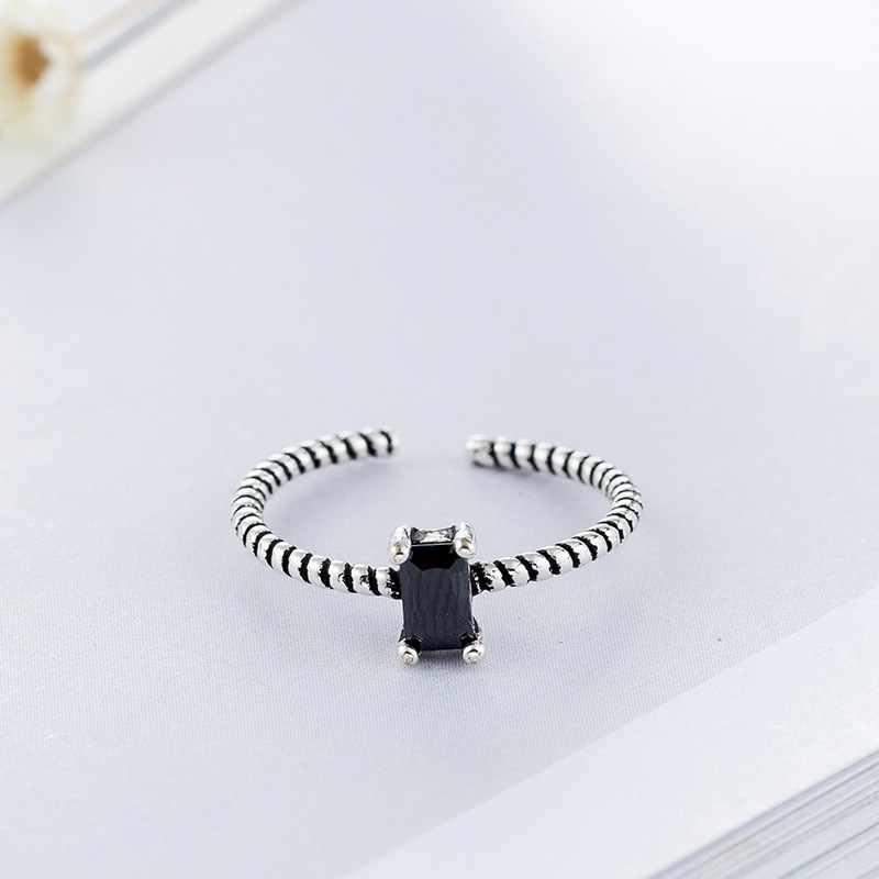 Korean Style Black Zircon Twill Ring Female Fashion Simple Copper Open Thin Ring display picture 1