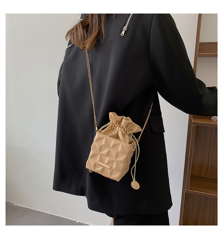 Women's Small Pu Leather Solid Color Streetwear Square String Crossbody Bag display picture 1