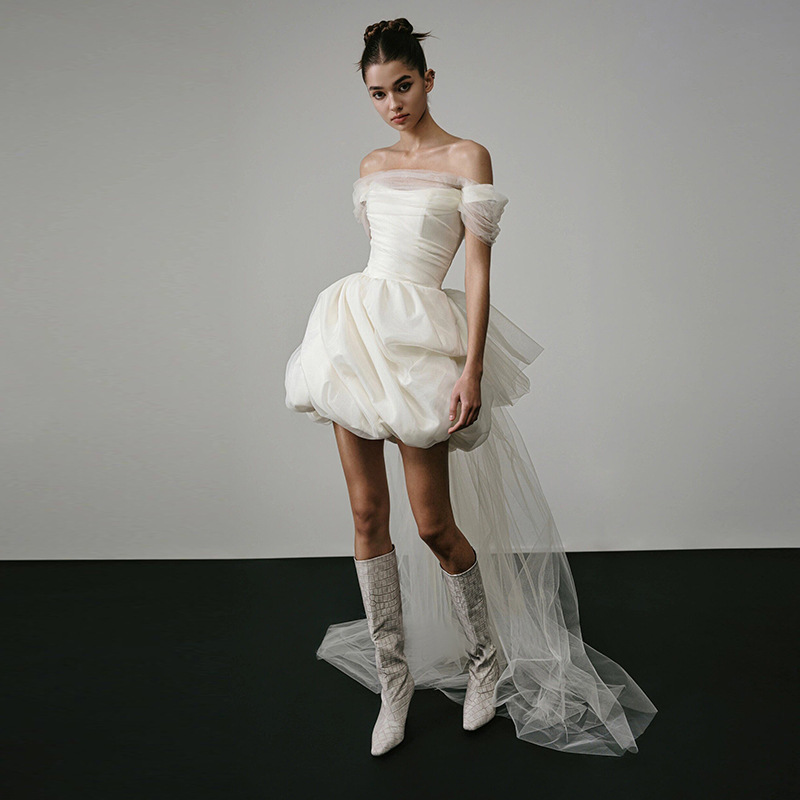 Vestido de novia ligero de un solo hombro francés nuevo estilo satinado registro de certificado pequeño vestido de compromiso corto blanco de nicho