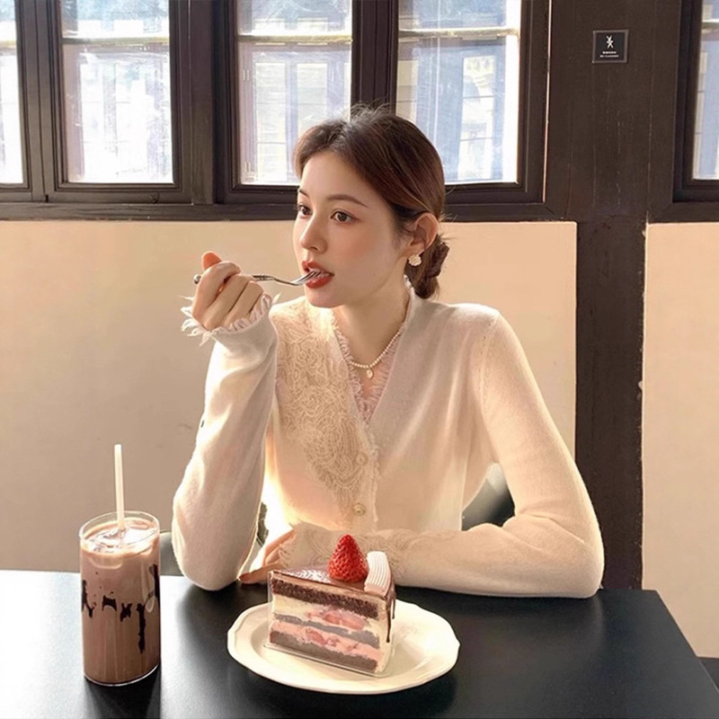 French White Lace Splicing V-Neck Knitted Cardigan for Women in Autumn and Winter, Beautiful and Beautiful Top with Beautiful Bottoming Inside French White Lace Splicing V-Neck Knitted Cardigan for Women in Autumn and Winter, Beautiful and Beautiful Top with Beautiful Bottoming Inside