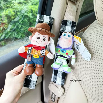 Authentic Buzz Lightyear Woody Sürətlər qutusu və əl tormozu başlıqları - shoulder-pad-black-plaid-fabric-authentic-buzz-lightyear-woody-riding-the-winds-and-waves-two-pieces