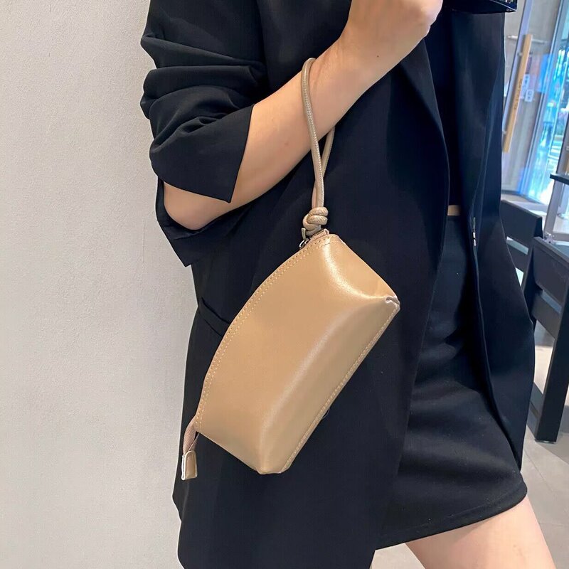 Fashionable Travel Spring/Summer New Niche Design PU Leather Vintage Elegant Handheld Cross-Border Large Capacity Dumpling Purse for Women