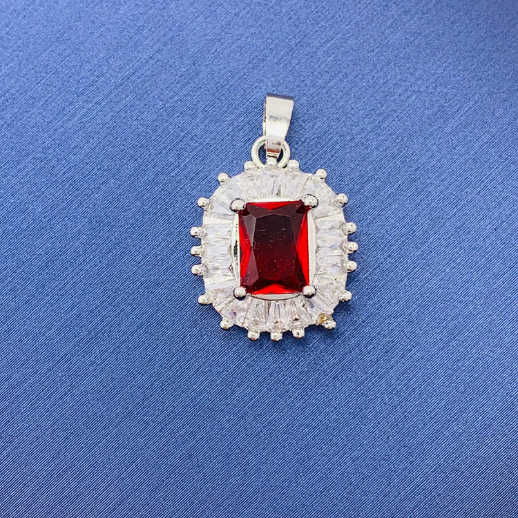 百種類のペンダントは心のままにファッションの経典を配合します。カップルの美しいペンダントは親友のアクセサリーを送ります。