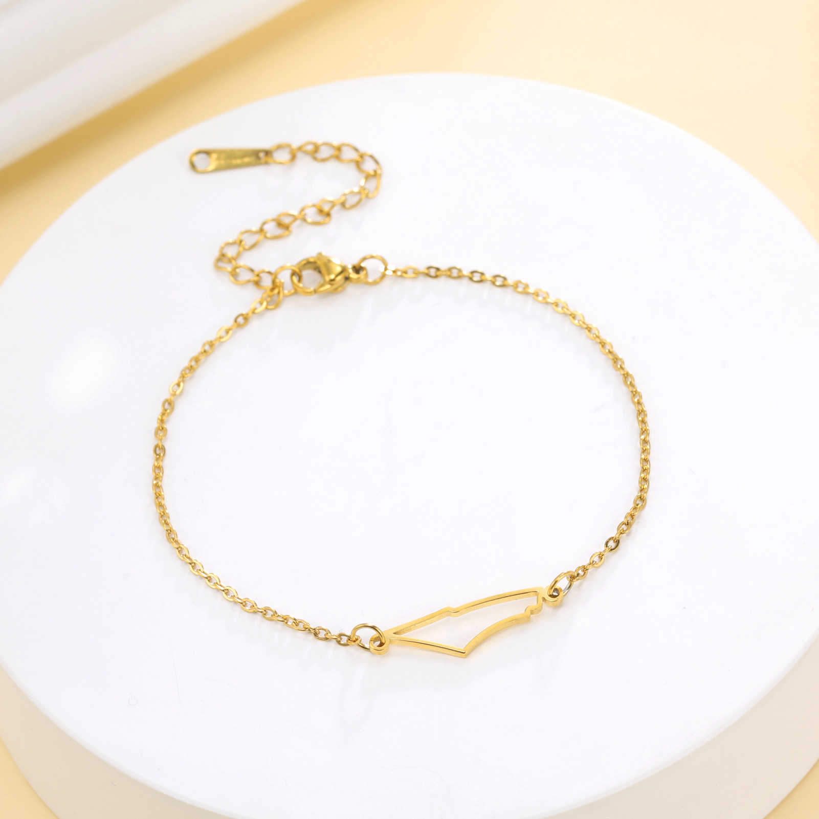 Simple Luz de lujo de acero de titanio nicho al por mayor pulsera diseño irregular hueco montaña colgante pulsera de acero inoxidable