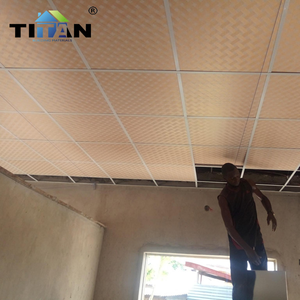 Placa de yeso 600x600 techo techo chapa de PVC tablero de tres defensas a prueba de humedad y fuego