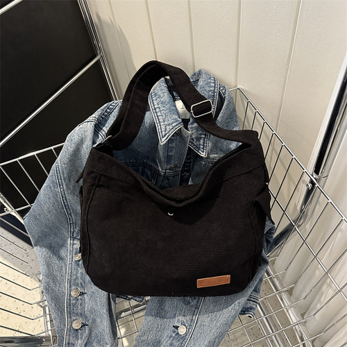 Large-capacity canvas casual bag  summer commuting texture make-up single shoulder crossbody bag this year's popular tote bag