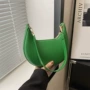 新款小众早春休闲月牙包