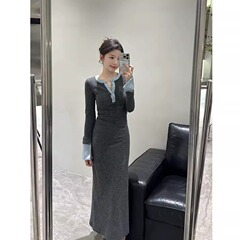 晩秋の初冬には衝突色のvネック長袖ワンピースを着ています。