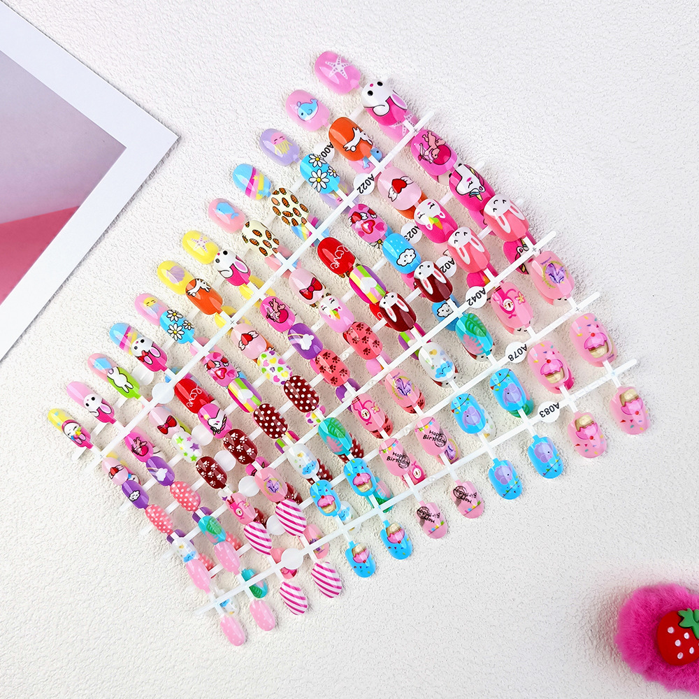 24 piezas de niños divertidos lindos pegatinas de uñas de color caliente, fábrica de uñas de niños grandes, venta directa de desgaste de uñas