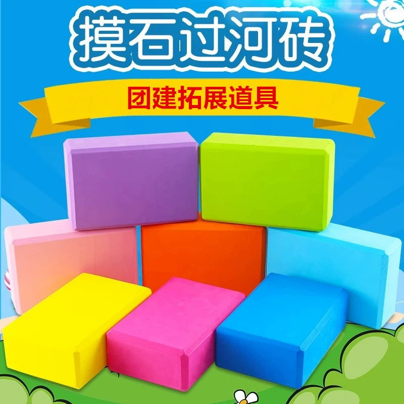 Проплыв через реку с кирпичиками, веселые спортивные игры, реквизит для тимбилдинга, ежегодное собрание, три кирпичика, активный отдых на природе.