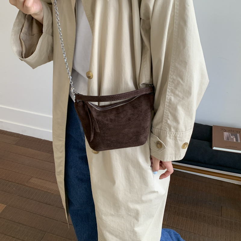 Bolsa de mano mate de alta sensación, bolso de brazo universal para mujeres, otoño y invierno 2025, nuevo tipo de bolso de hombro de viaje, bolso de mochila universal