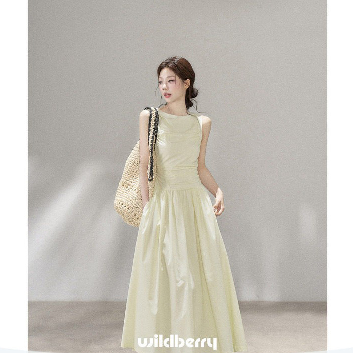 A Little Wild Berry Korean-Style Waist-Cinching Sleeveless Dress for Women, New Summer 2026 Model, Age-Reducing, Elegant, Beautiful Long Dress