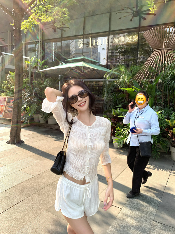 法式白色亮片圆领半袖衬衫女夏季设计感褶皱修身衬衣小众气质上衣|undefined