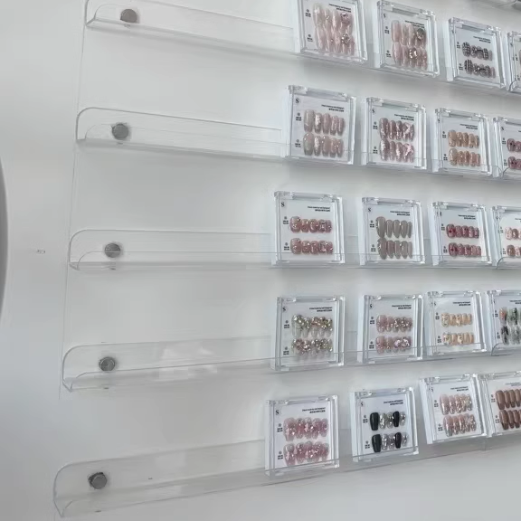# red acrílico manicuría de uñas para usar manicuras de cristal estampado en la pared de exhibición de manicuras para usar manicuras de exhibición colgar