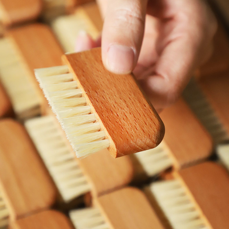 Cepillo para uñas de madera maciza con cerdas de jabalí puro para limpiar huecos, lavarse las manos, limpiar teclados y otras áreas difíciles de alcanzar.