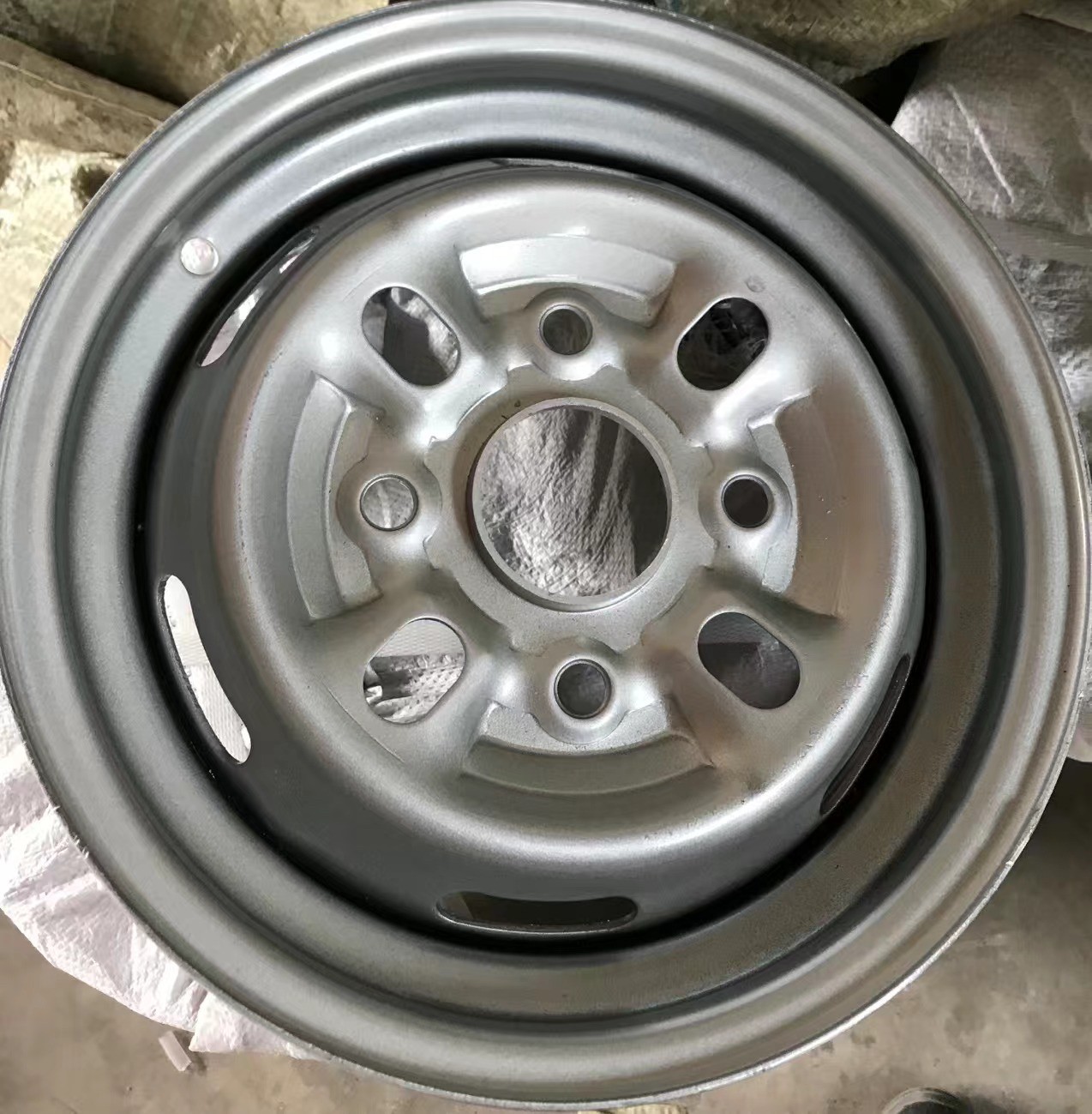 Original Car Model Alto Changan Star Wuling Light Truck Gold Cup Light Truck Steel Rims and Wheel Hubs Original Factory Export Parts