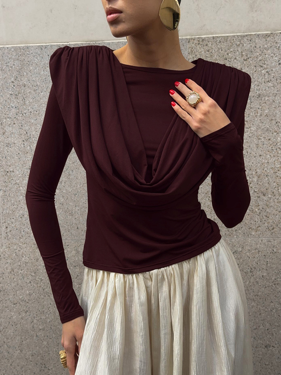 Elegant winter long-sleeve with a round collar