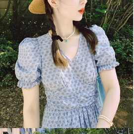 夏季新款小清新蓝色碎花连衣裙女泡泡袖高腰显瘦V领长裙子1571