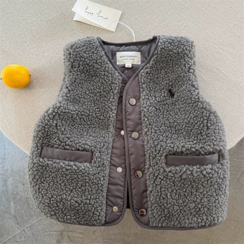 Chaleco de cordero de color sólido coreano para niños 2025 otoño y invierno nuevo estilo de tendencia para niños y medianos con hombros de camisa de terciopelo