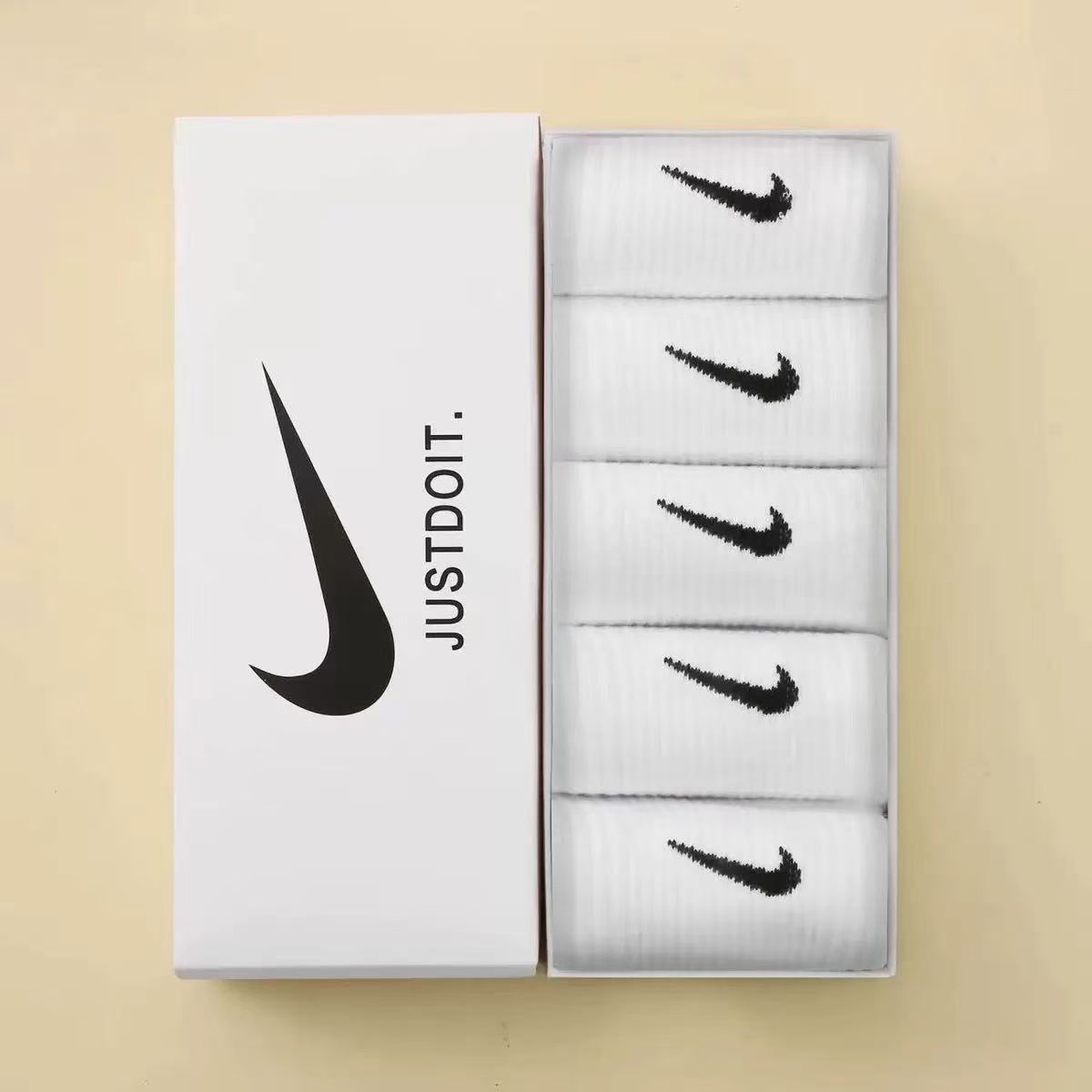 Nike Everyday Crew Socks White Black
