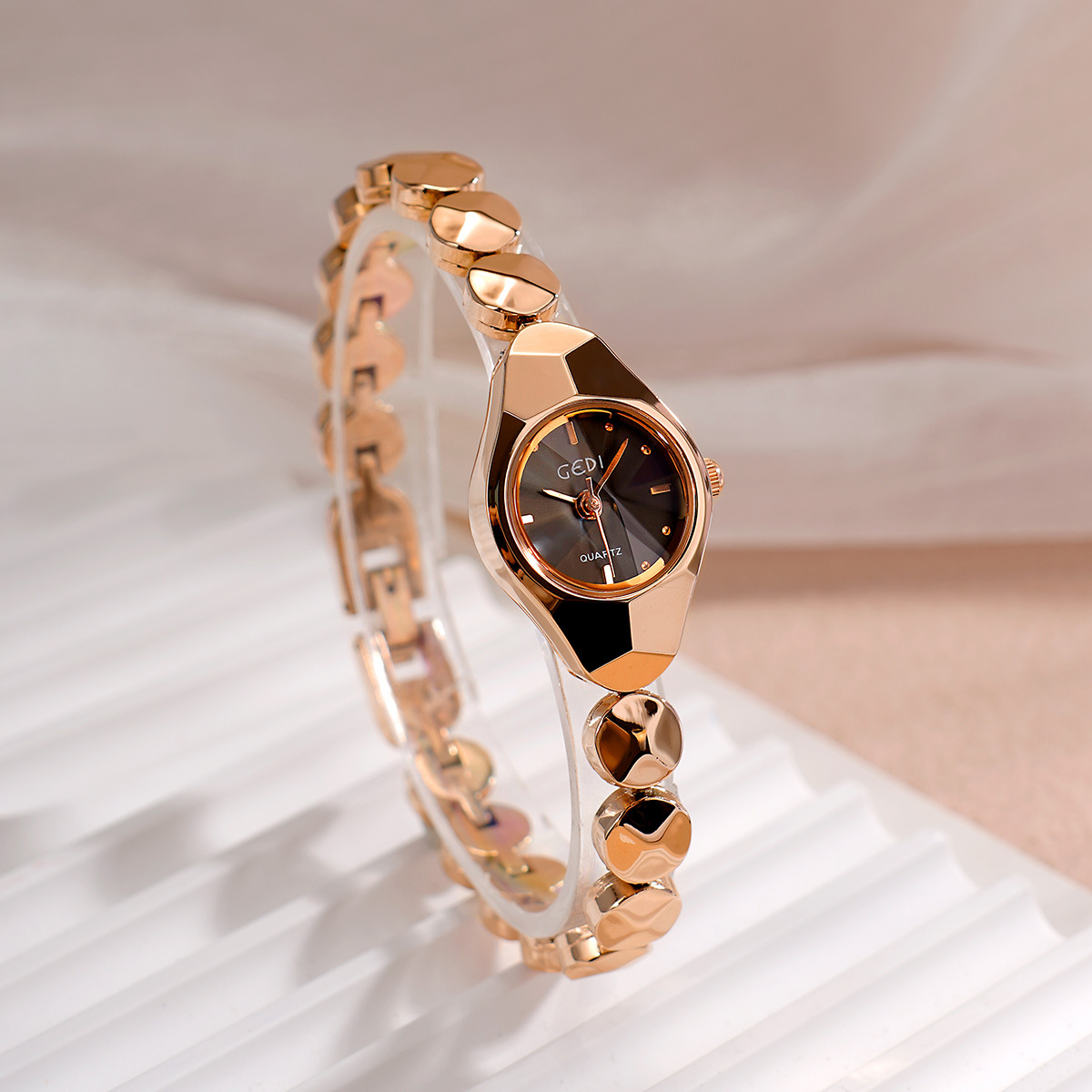 Gody web rojo aleación pulsera Mesa estudiantes pequeña minoría alto sentido reloj de cuarzo al por mayor