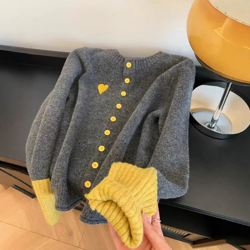 Clearance Sale: Contrast Color Patchwork Knitted Cardigan for Women, Soft and Petite, with Color-Blocked Cuffs, High-End Base Shirt