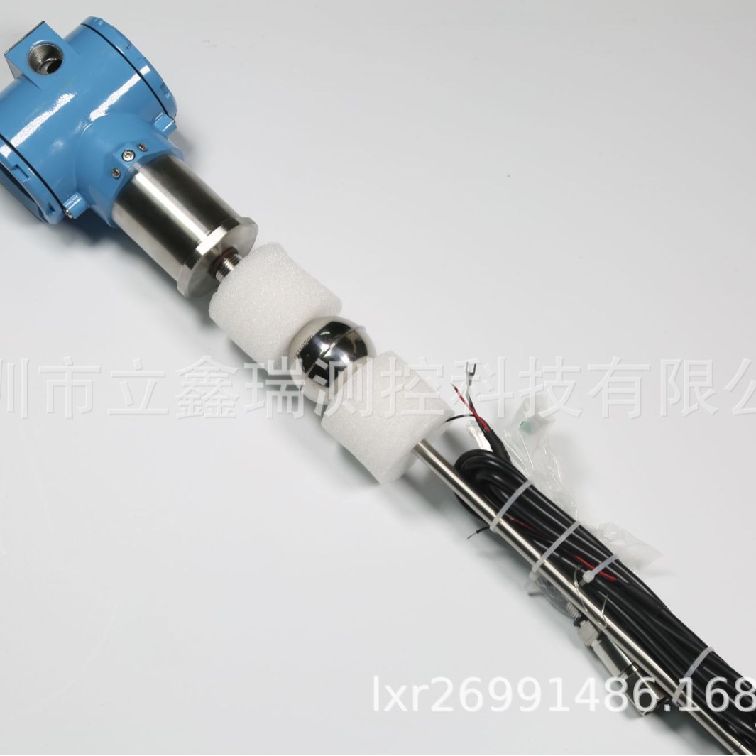 数字输出磁致伸缩液位传感器LXR-FG1S3G70-GC00760M2C09-W10