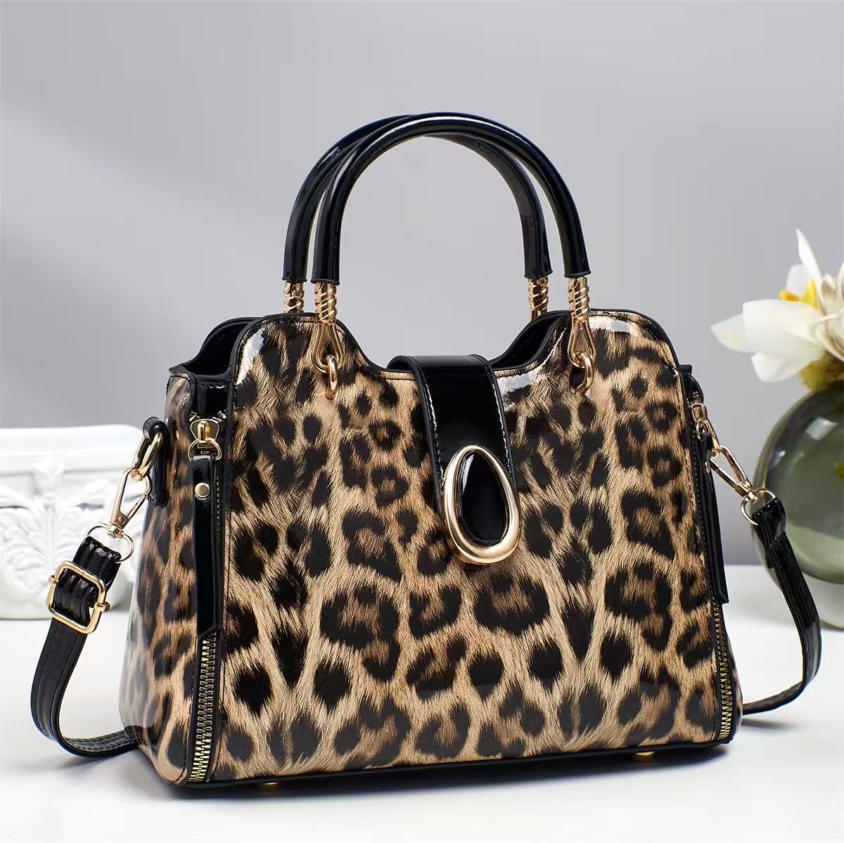 Fashionable Leopard Print Patent Leather Shoulder Bag For Women_voghion.com