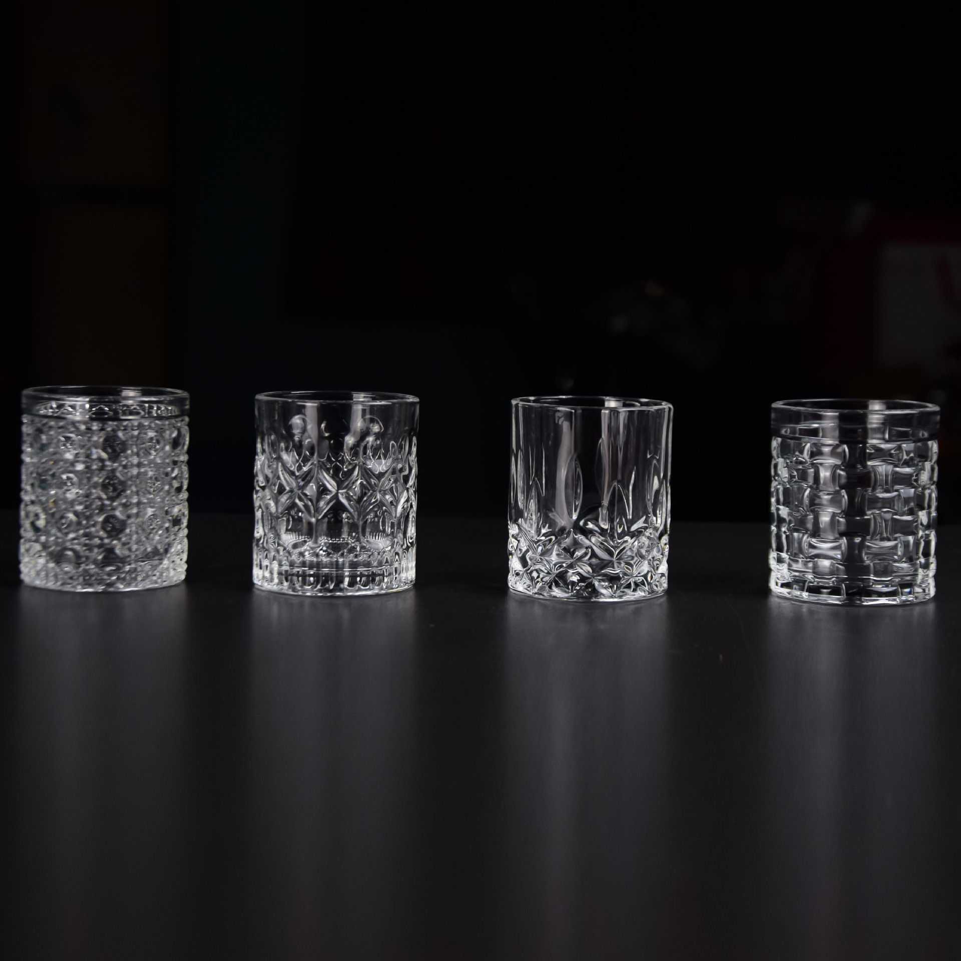 Fabricante puede enviar dos tazas de licor blanco una taza de taza de vidrio trenzado estrella taza de diamante de salón de banquetes doméstico