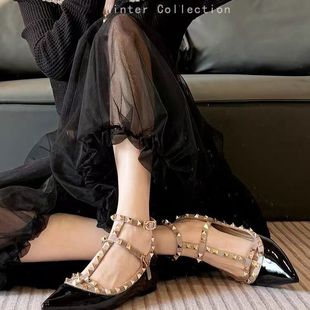 �B���ÿ�һ�֎�С���L����Ь�¿�\�ڽ���������С������Ƥ��ЬŮ