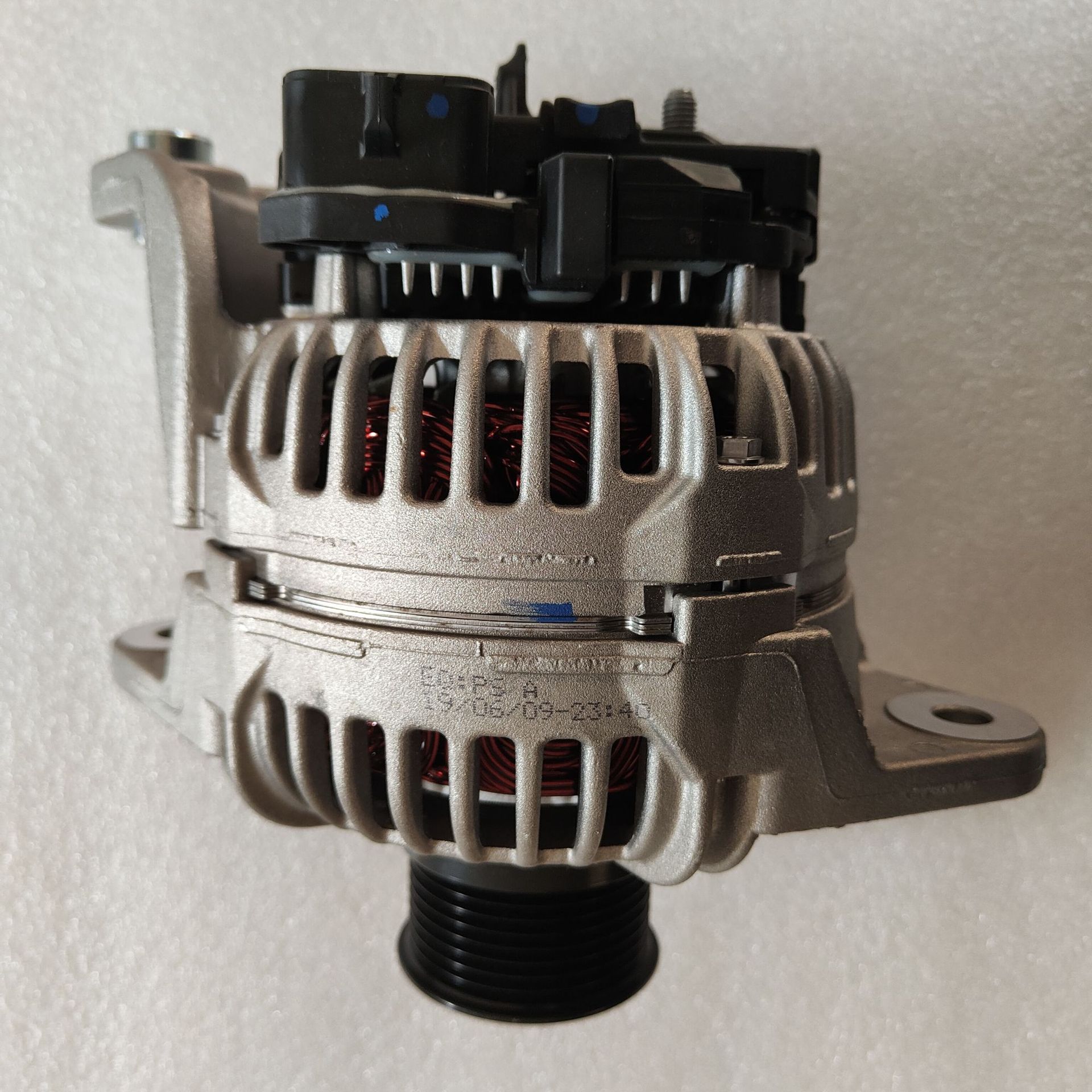 沃尔沃发电机发动机原装配件28V80A充电机20849349三滤滤芯盖总成