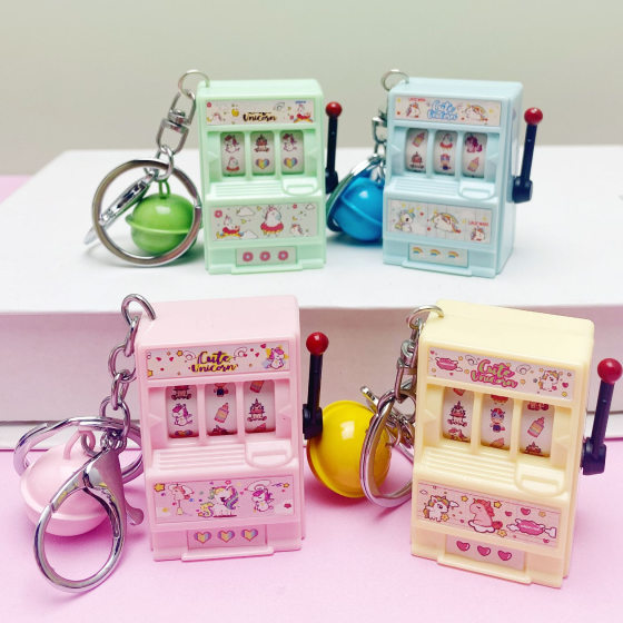 Creative playable mini fruit machine shaker shaker turnaround game keychain pendant simulation bag