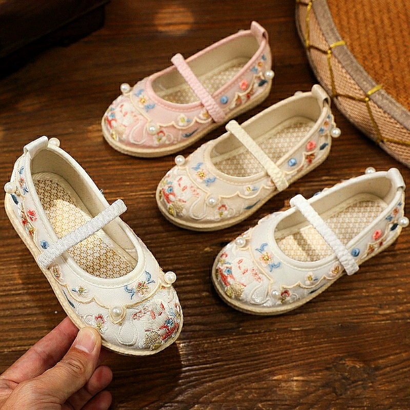 Детские вышитые туфли, обувь в традиционном стиле, новинка 2025 года: весенне-осенние детские туфли для ханьфу, обувь для традиционных костюмов, старинные пекинские тканевые туфли.