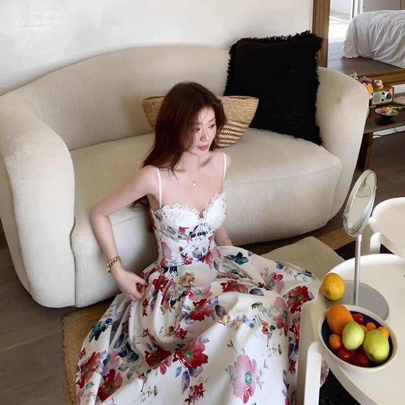 Vacation-style floral print camisole dress with a high-end French lace trim, waist-cinching printed long dress Vacation-style floral print camisole dress with a high-end French lace trim, waist-cinching printed long dress