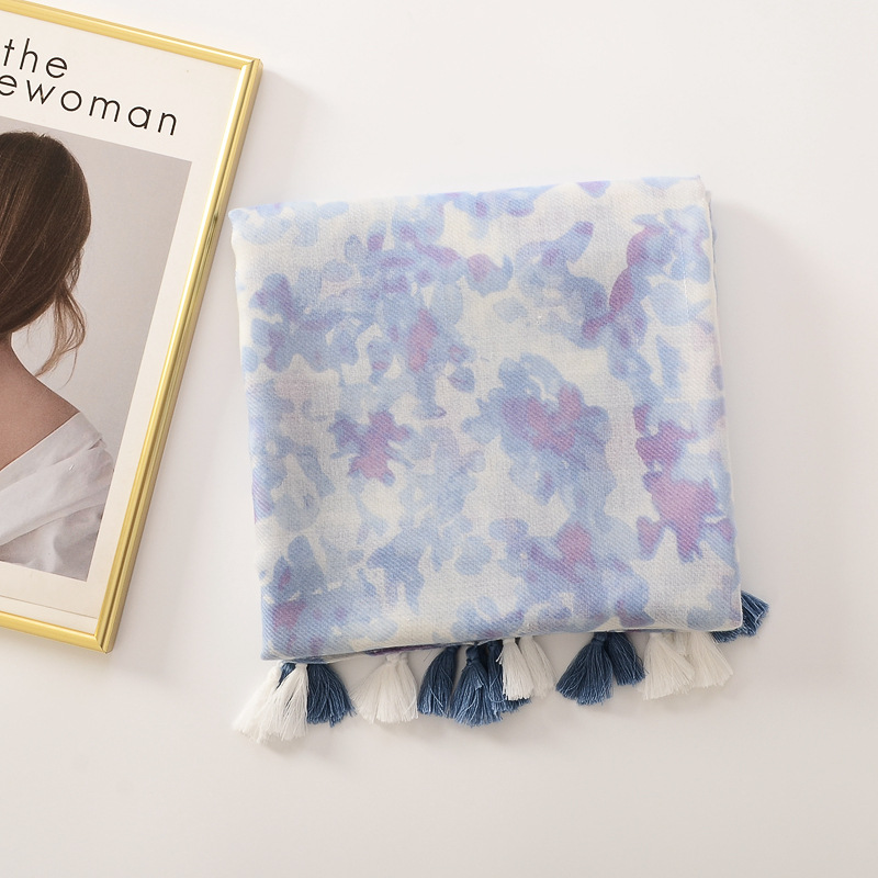 Simple elegante suave azul y blanco que rinde tinta pintura algodón y lino siente bufanda de seda larga borla hecha a mano bufanda viaje Toalla de playa