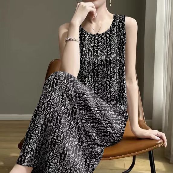 fashionable summer dress with sleeves with a round collar