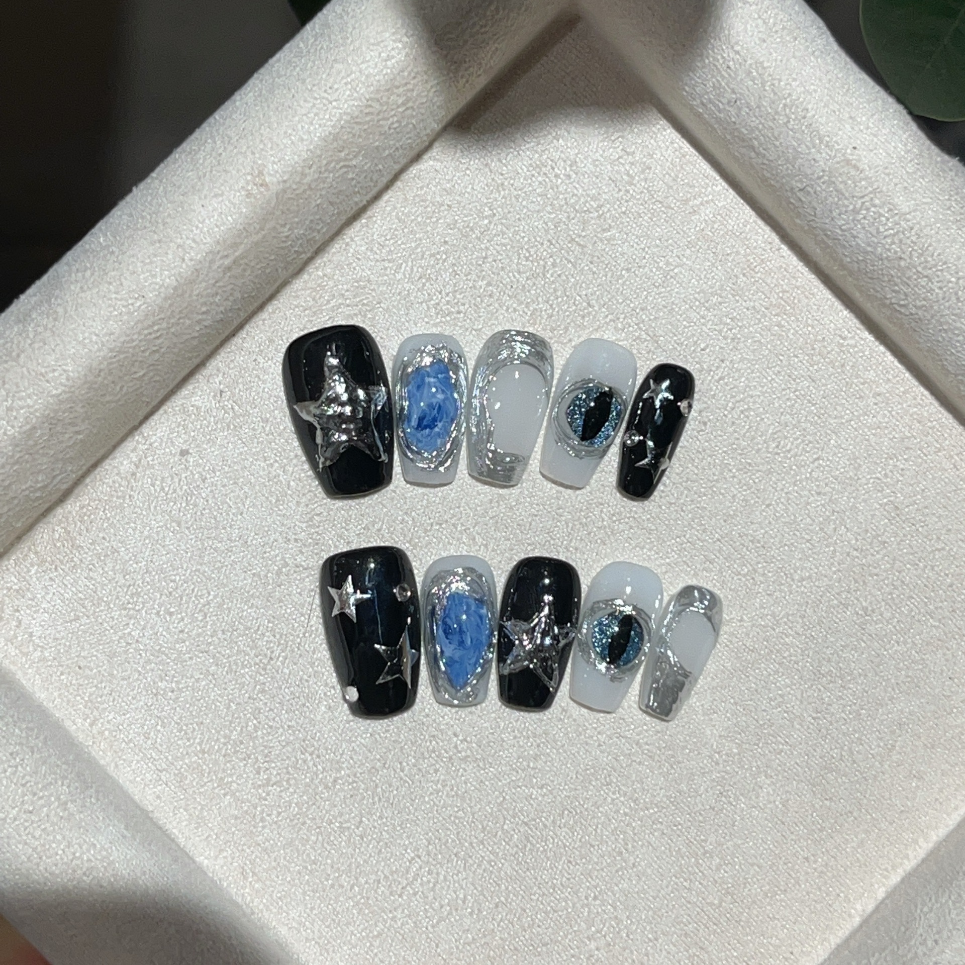 Autumn and Winter New Halloween Dark Sweet Cool Spice Girl Style White Pure Hand-worn Armor Hand-made High-grade Manicure Stickers