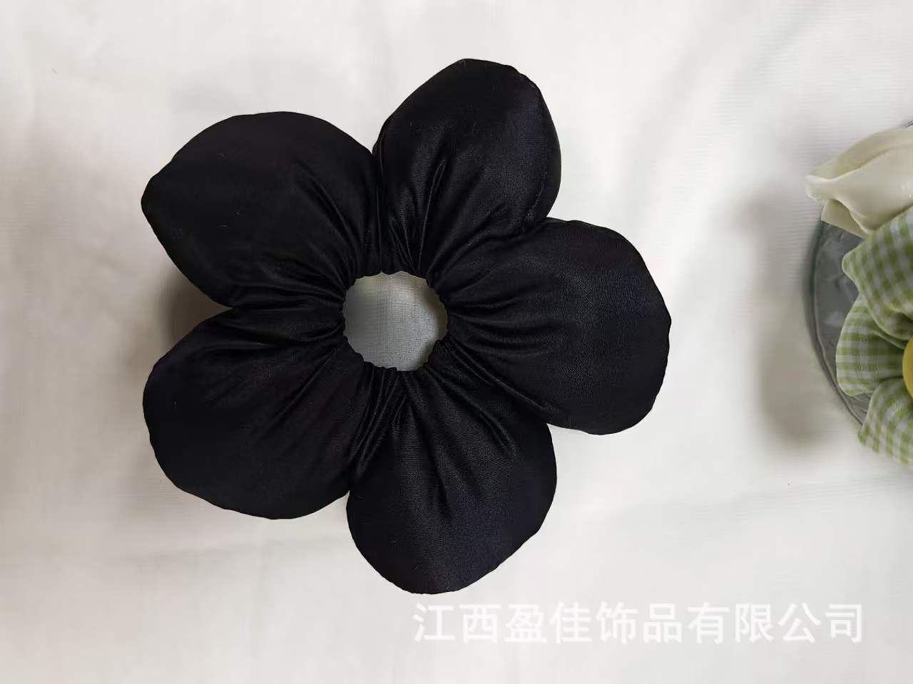 검은색