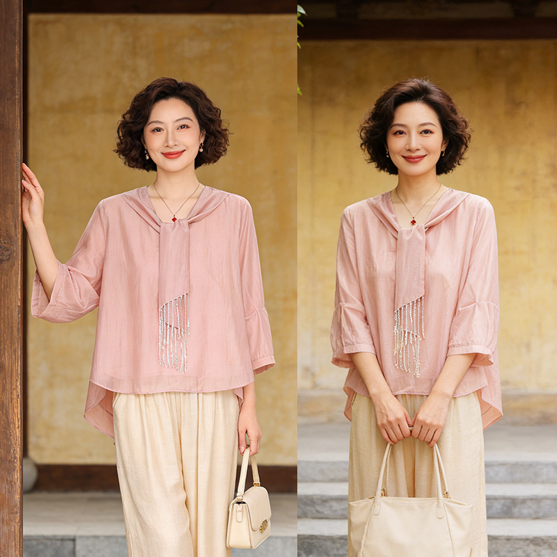Gentle Pink Tie-Up Blouse, Slimming and Versatile, Suitable for Middle-Aged and Elderly Mothers, Three-Quarter Sleeve Summer Top with Short Front and Long Back Gentle Pink Tie-Up Blouse, Slimming and Versatile, Suitable for Middle-Aged and Elderly Mothers, Three-Quarter Sleeve Summer Top with Short Front and Long Back