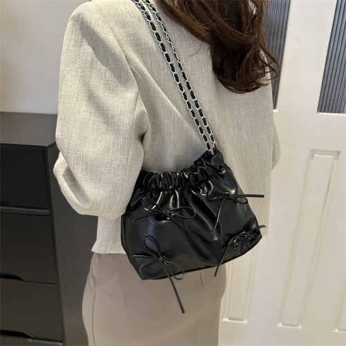 Minimalist Casual Fashion Single Strap Women's Bag Large Capacity 2024 Spring New Minimalist Casual School Commute Bucket Bag