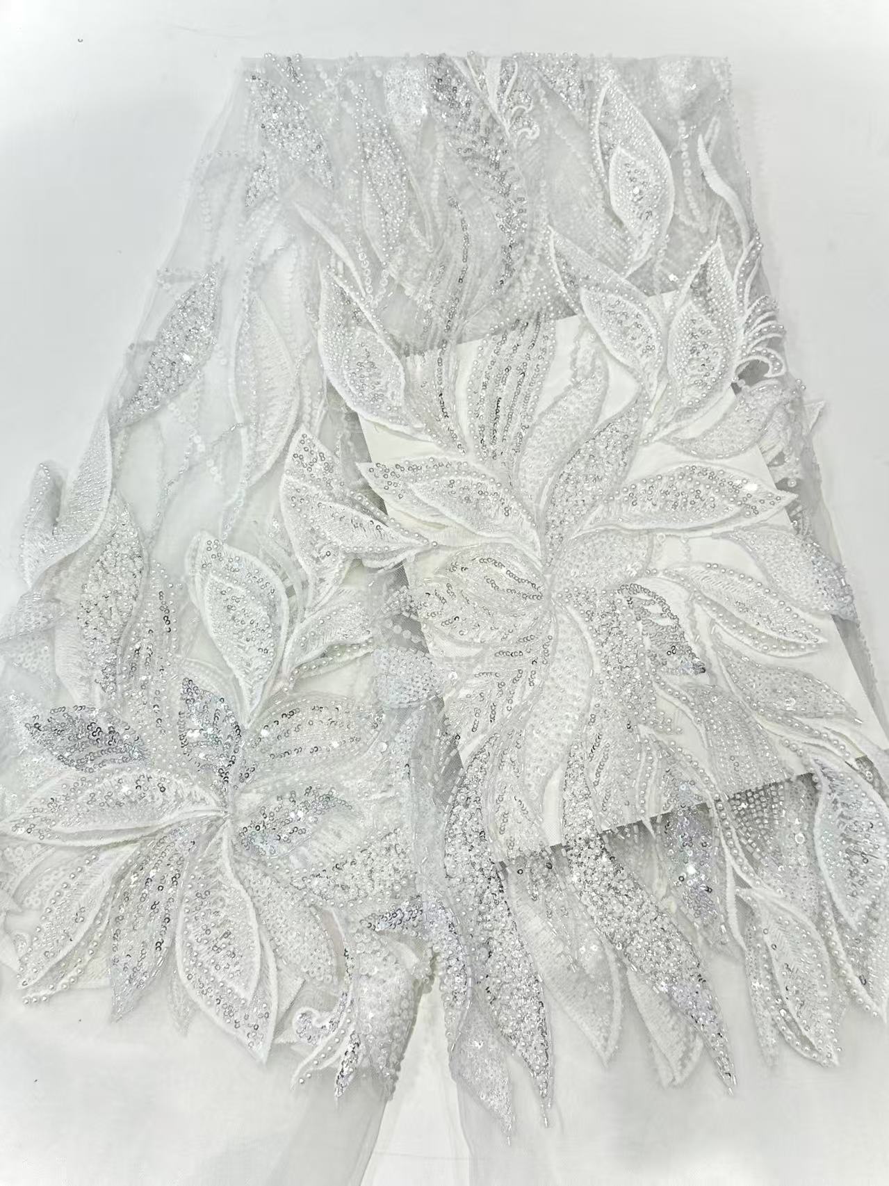 Industria pesada pétalos tridimensionales tubo de cuentas tela bordada vestido de novia de alto lujo cena vestido de moda tela bordada de cuentas de nicho