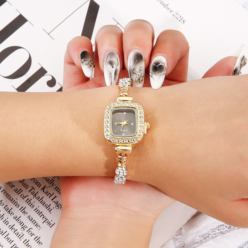 Quartz Watch Image 2