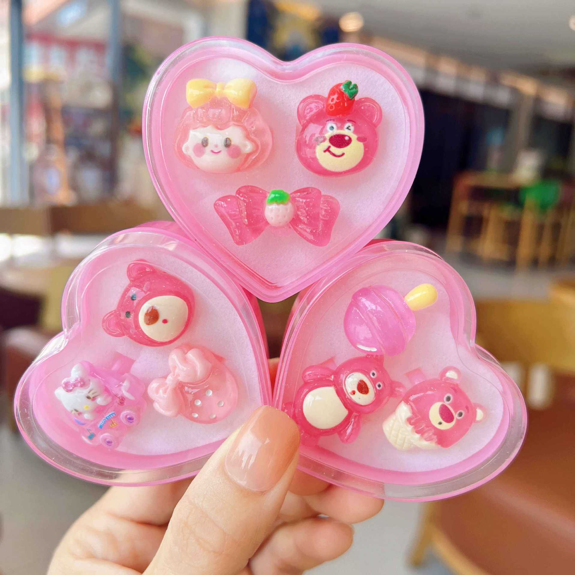 1 box of strawberry bear models (random style)