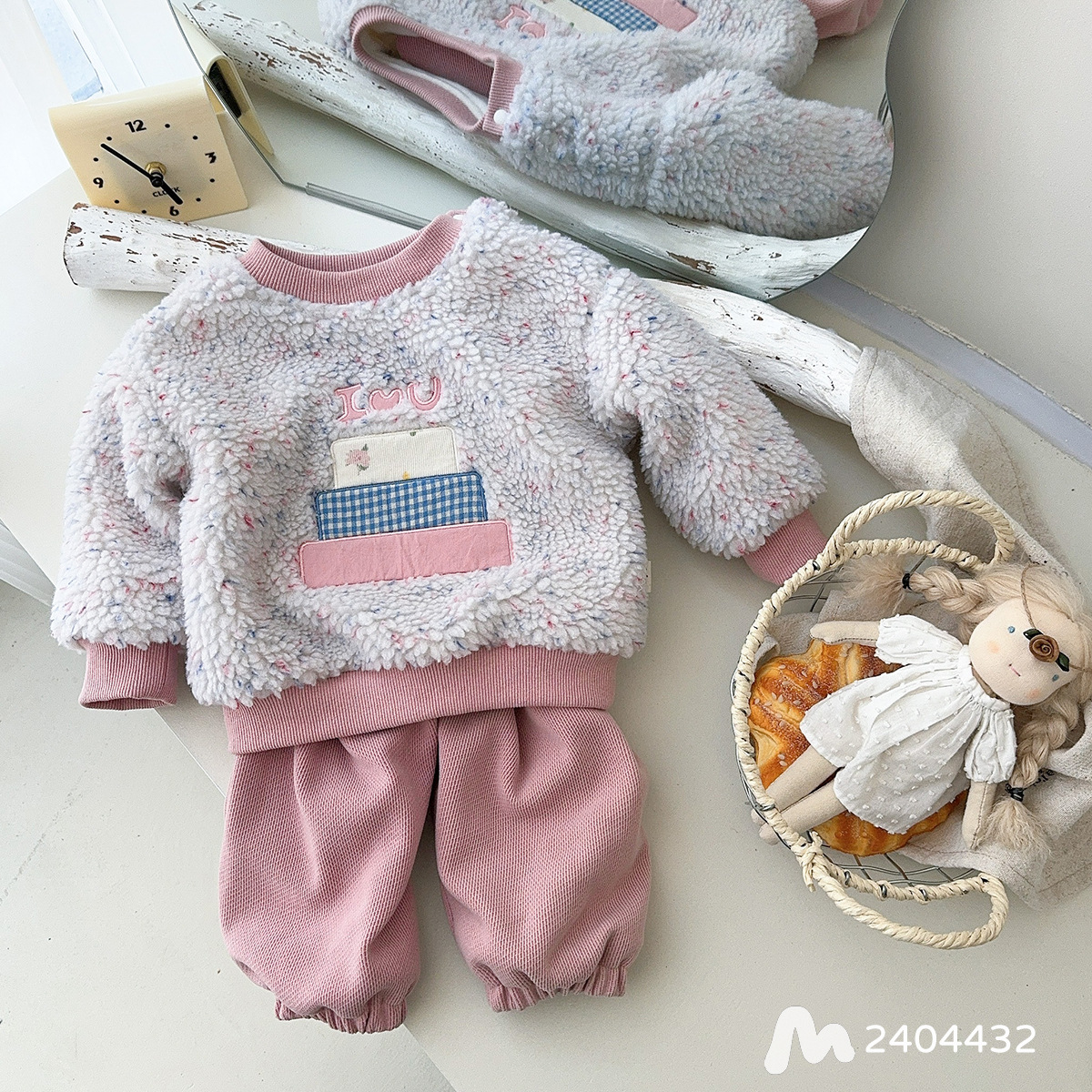 Traje para bebés y niños Suéter de lana coreano lindo súper lindo invierno suéter de bebé de dos piezas pantalones de suéter grueso y cálido