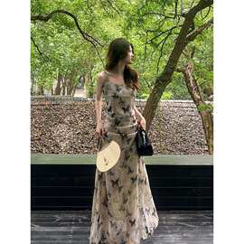法式掐腰褶皱连衣裙女夏新款修身显瘦蝴蝶碎花绝美吊带裙